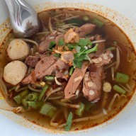 ก๋วยเตี๋ยวต้มยำหมูมะนาวตัวแม่ หัวถนน