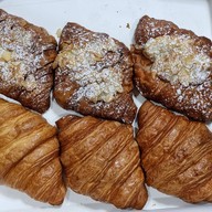 เมนูของร้าน Kenn’s Coffee & Croissant อารีย์