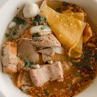ก๋วยเตี๋ยวนายจุ่น ท่าล้อน