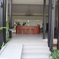 Banana Tree De Cafe' & Bar