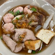 เมนูของร้าน ก๋วยจั๊บเจ๊ตุ้ย