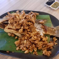 ครัวริมน้ำ Eatery and coffee