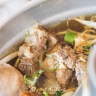 ร้านก๋วยเตี๋ยวเนื้อคุณย่า สูตร50ปี เพชรเกษม 22/1
