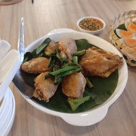 ครัวริมน้ำ Eatery and coffee