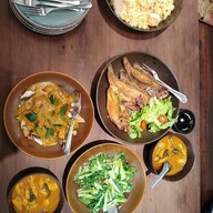 YakkaJon Slow Fish Kitchen ท่าแพ