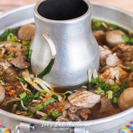 ร้านก๋วยเตี๋ยวเนื้อคุณย่า สูตร50ปี เพชรเกษม 22/1