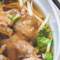 ร้านก๋วยเตี๋ยวเนื้อคุณย่า สูตร50ปี เพชรเกษม 22/1