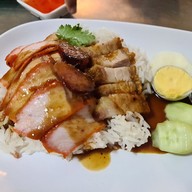 กินครบ ถนนสนามบิน