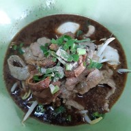 ก๋วยเตี๋ยวเรือป้าแอ๋ว ข้าวหน้าหมูตุ๋น (ปากซอย14เลียบฯเหนือ)