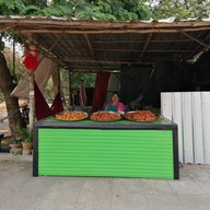 หน้าร้าน กล้วยทอดสายรุ้ง