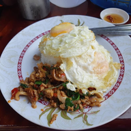 เมนูของร้าน ปุ้ย ก๋วยเตี๋ยวเป็ด