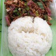 เมนูของร้าน เจ้นุ้ยยำไก่แซ่บ อาหารตามสั่ง ซอยหน้าวัดหัวลำโพง