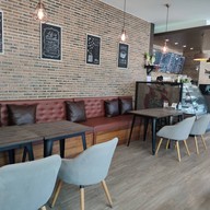 บรรยากาศ Zugar Hut Cafe ชลบุรี