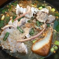 ก๋วยเตี๋ยวโรงสีแสงไทย( บ้านบึง )  บางวัว