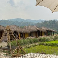 Natu Hut Farmstay & Cafe