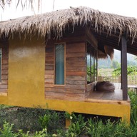 Natu Hut Farmstay & Cafe