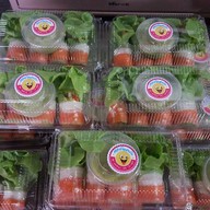 สลัดโรลส่งยิ้ม