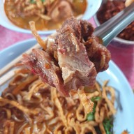 เมนูของร้าน ข้าวซอย ลุงประกิจกาดก้อม