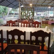 สวนอาหารกลางนา