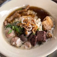 ก๋วยจั๊บนอกเมือง
