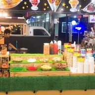 ฝรั่งฉ่ำบ๊วย-ร้านเดียวกันกับถนนคนเดิน ร้านเดียวกันกับถนนคนเดิน
