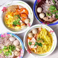 ร้านก๋วยเตี๋ยวนำชัย ป้าแวว (วงเวียนอ่างทอง)