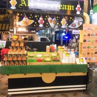 ฝรั่งฉ่ำบ๊วย-ร้านเดียวกันกับถนนคนเดิน ร้านเดียวกันกับถนนคนเดิน