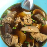 เมนูของร้าน ก๋วยจั๊บน้ำข้น อนุสาวรีย์ชัยฯ