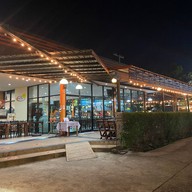 หน้าร้าน ยิ้ม สเต็ก บุฟเฟต์