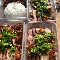 เจ้นุ้ยยำไก่แซ่บ อาหารตามสั่ง ซอยหน้าวัดหัวลำโพง