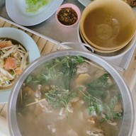 ป่าสักริมโขง - ต้มไก่บ้าน