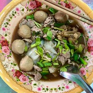ก๋วยเตี๋ยวเนื้อป้าลูด ซ.7 บ้านสวน ชลบุรี