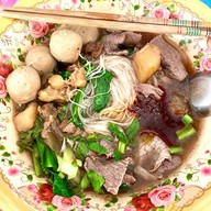 ก๋วยเตี๋ยวเนื้อป้าลูด ซ.7 บ้านสวน ชลบุรี