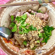ก๋วยเตี๋ยวเนื้อป้าลูด ซ.7 บ้านสวน ชลบุรี