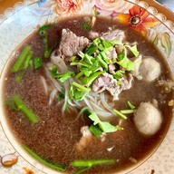 ก๋วยเตี๋ยวเนื้อป้าลูด ซ.7 บ้านสวน ชลบุรี