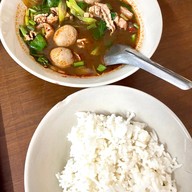 ก๋วยเตี๋ยวเนื้อป้าลูด ซ.7 บ้านสวน ชลบุรี
