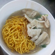 เมนูของร้าน ราดหน้าหมูหมักเจ๊พลอย1