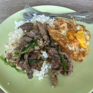 แดงทะเลปั่น