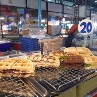 วาฟเฟิลนมสดแม่ตุ๊ก ตลาดกระทิงแดง