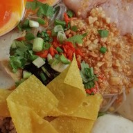 ก๋วยเตี๋ยวหมู ต้มยำไข่