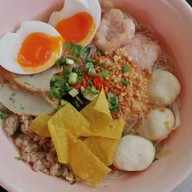 ก๋วยเตี๋ยวหมู ต้มยำไข่