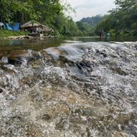 บ้านสวนริมธาร