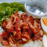 ข้าวหน้าหมูย่างถ่านไฟลุก