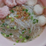 ก๋วยเตี๋ยวหมู ต้มยำไข่