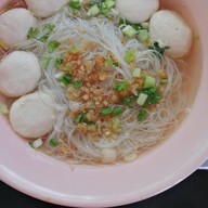 ก๋วยเตี๋ยวหมู ต้มยำไข่