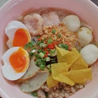 ก๋วยเตี๋ยวหมู ต้มยำไข่