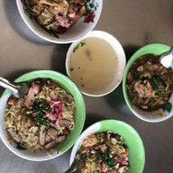 บะหมี่โกล้าน