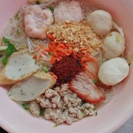 ก๋วยเตี๋ยวหมู ต้มยำไข่