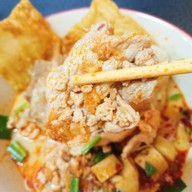 ก๋วยเตี๋ยวลูกชิ้นยักษ์ลพบุรี(แม่ศรี)