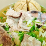 ก๋วยเตี๋ยวลูกชิ้นยักษ์ลพบุรี(แม่ศรี)